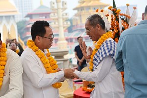 ບັນຍາກາດການສະເຫຼີມສະຫຼອງປີໃໝ່ລາວຢູ່ເຂດເສດຖະກິດພິເສດ ສາມຫຼ່ຽມຄຳ