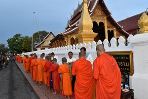 ການນໍາ ແຂວງຫຼວງພະບາງ ໃສ່ບາດໃນວັນບຸນປີໃໝ່ລາວ ພສ 2568