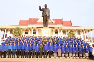 ວາງກະຕ່າດອກໄມ້ ໂອກາດວັນສ້າງຕັ້ງຊາວໜຸ່ມປະຊາຊົນປະຕິວັດລາວ ຄົບຮອບ 70 ປີ