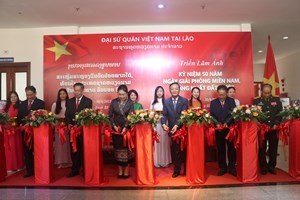 ງານວາງສະແດງຮູບພາບ ສະຫຼອງວັນປົດປ່ອຍພາກໃຕ້  ທ້ອນໂຮມປະເທດຊາດຫວຽດນາມເປັນເອກະພາບ ຄົບຮອບ 50 ປີ