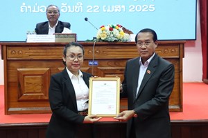 ຄໍາມ່ວນ ປະກາດແຕ່ງຕັ້ງ ທ່ານ ນາງ ອາລີ ບົວຈູມ ເປັນປະທານສະຫະພັນກຳມະບານແຂວງ