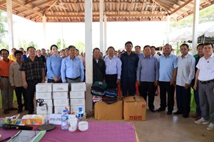 ຮອງປະທານ ສນຊ ລົງເຄື່ອນໄຫວວຽກງານ ຢູ່ບ້ານນາບອນ