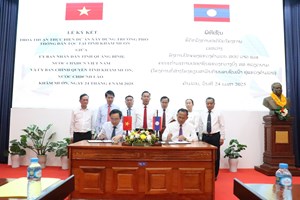 ຄໍາມ່ວນ-ກວາງບິ່ງ ເຊັນສັນຍາໂຄງການກໍ່ສ້າງໂຮງຮຽນສາມັນກິນນອນຊົນເຜົ່າ