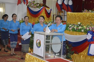 ສະຫະພັນແມ່ຍິງເມືອງທຸລະຄົມ ທາບທາມບຸກຄະລາກອນ.