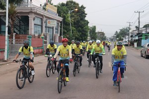 ຄໍາມ່ວນ ຈັດກິດຈະກໍາຂີ່ລົດຖີບເພື່ອສຸຂະພາບ ຂໍ່ານັບຮັບຕ້ອນ 3 ວັນປະຫວັດສາດ