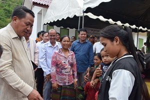 ເຈົ້າແຂວງສະຫວັນນະເຂດ ເຄື່ອນໄຫວຕິດຕາມການພັດທະນາຮອບດ້ານພາຍໃນຈຸດສຸມຈຽງຕູບ