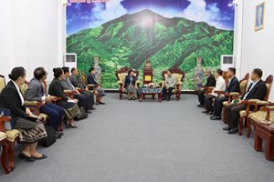 ທ່ານ ນາງ ສູນທອນ ໄຊຍະຈັກ ເຄື່ອນໄຫວເຮັດວຽກຢູ່ແຂວງໄຊສົມບູນ.