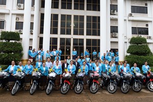 ຄໍາມ່ວນ ມອບລົດຈັກຈໍານວນ 11 ຄັນ ໃຫ້ສະຫະພັນແມ່ຍິງແຂວງ