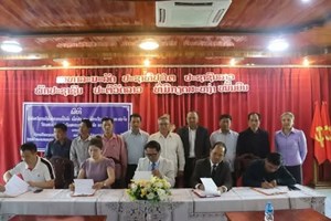 ເຊັນສັນຍາສຳປະທານທີ່ດີນລັດກໍ່ສ້າງ ແລະ ບໍລິການໂຮງຮຽນມິດຕະພາບລາວ-ຈີນ ໂປເຊຍຢວນຢູ່ແຂວງຜົ້ງສາລີ