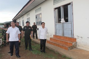 ປະທານ ປກຊ-ປກສ ແຂວງເຊກອງ ເຄື່ອນໄຫວເຮັດວຽກຢູ່ໂຮງຮຽນການທະຫານທ້ອງຖິ່ນ