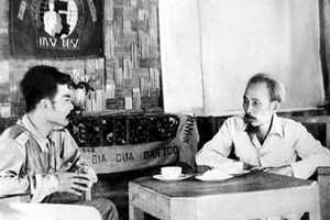 ປະທານ ໂຮ່ຈິມິນ ບົນເສັ້ນທາງກອບກູ້ປະເທດຊາດ