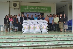 ສະຖາບັນຄົ້ນຄວ້າກະສິກຳ, ປ່າໄມ້ ແລະ ພັດທະນາຊົນນະບົດ ມອບແນວພັນເຂົ້າທົນນ້ຳຖ້ວມສາຍພັນໃໝ່ ( HTSN13 )ໃຫ້ ພະແນກກະສິກຳ ແລະປ່າໄມ້