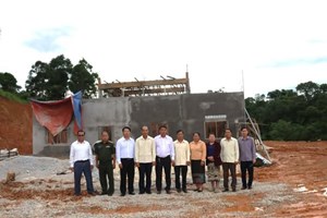 ຮອງປະທານ ສນຊ ລົງເຄື່ອນໄຫວຊຸກຍູ້ວຽກງານ ຢູ່ເມືອງໜອງແຮດ