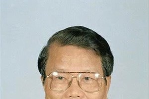 ທ່ານ​ ເຈິ່ນ​ດຶກ​ເລືອງ ອະ​ດີດ​ປະ​ທານ​ປະ​ເທດ ຫວຽດນາມ ​ເຖິງ​ແກ່​ມໍ​ລະ​ນະ​ກຳ