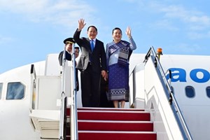 ນາຍົກລັດຖະມົນຕີ ພ້ອມດ້ວຍພັນລະຍາ ແລະ ຄະນະ ເດີນທາງເຖິງມາເລເຊຍ