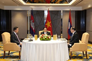 ນາຍົກລັດຖະມົນຕີລາວ - ຫວຽດນາມ - ກໍາປູເຈຍ ພົບປະປຶກສາຫາລືການພົວພັນຮ່ວມມືສາມຝ່າຍ