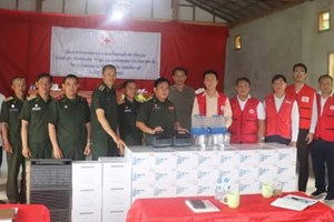 ມອບ-ຮັບເຄື່ອງກອງນໍ້າ 80 ເຄື່ອງ ໃຫ້ກອງຮ້ອຍທະຫານຊາຍແດນ 152