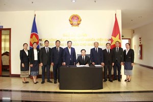 ຄະນະນໍາກະຊວງກະສິກຳ ແລະ ປ່າໄມ້ ເຂົ້າຮ່ວມພິທີໄວ້ອາໄລເຖິງດວງວິນຍານ ສະຫາຍ ເຈີນ ດຶກ ເລືອງ