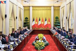 ທ່ານ ເລືອງເກືອງ ເປັນປະທານກອງປະຊຸມພົບປະເຈລະຈາກັບປະທານາທິບໍດີຝຣັ່ງ