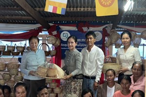 ທ່ານຮອງປະທານປະເທດ ເຄື່ອນໄຫວຢຽ້ມຢາມແ ແລະ ເຮັດວຽກຢູ່ເມືອງໂຂງ