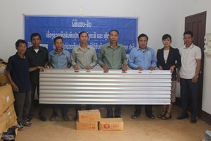 ເມືອງວຽງພູຄາ ມອບເຄື່ອງຊ່ວຍເຫຼືອໃຫ້ປະຊາຊົນທີ່ໄດ້ຮັບຜົນກະທົບຈາກໄພພິບັດ