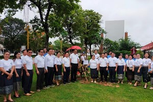 ກິດຈະກຳປູກຕົ້ນໄມ້ເພື່ອສ້າງຕົວເມືອງນະຄອນຫຼວງວຽງຈັນໃຫ້ສວຍງາມ