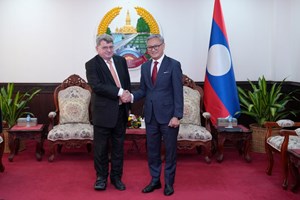 ລມຕ ກະຊວງການຕ່າງປະເທດ ຕ້ອນຮັບທູດຮົງກາຣີ ປະຈຳລາວ