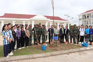 ສູນກາງແນວລາວສ້າງຊາດ ແລະ ໂຮງຮຽນວັດທະນະທຳຊົນເຜົ່າກອງທັບ ຈັດກິດຈະກຳປູກຕົ້ນໄມ້