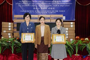 ສ.ເກົາຫຼີມອບຄອມພີວເຕີຕັ້ງໂຕະໃຫ້ລາວ500 ຊຸດ