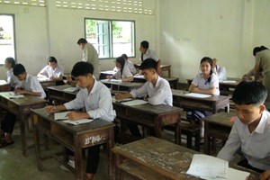 ໂຮງຮຽນມັດທະຍົມສົມບູນເມືອງໂພນໄຊ ສອບເສັງຈົບຊັ້ນ ມ4