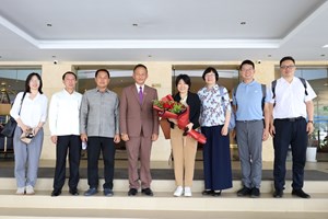 ຮອງເຈົ້າແຂວງ ຄຳມ່ວນຕ້ອນຮັບ ທ່ານເອກອັກຄະລັດຖະທູດ ສປ ຈີນ