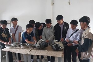 ຈັດຊຸດຝຶກອົບຮົມວິຊາຊີບໄລຍະສັ້ນໃຫ້ນັກຮຽນ ມ4 ແລະ ມ7