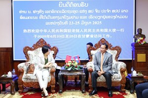 ເຈົ້າແຂວງຄໍາມ່ວນ ຕ້ອນຮັບເອກອັກຄະລັດຖະທູດ ສປ ຈີນ ປະຈໍາ ສປປລາວ