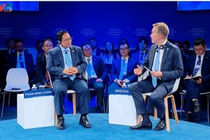 ນາ​ຍົກ​ລັດ​ຖະ​ມົນ​ຕີ ຫວຽດນາມ ເຂົ້າ​ຮ່ວມ​ວາ​ລະ​ສົນ​ທະ​ນາ​ນະ​ໂຍ​ບາຍ ໃນເວ​ທີປາ​ໄສ​ເສດ​ຖະ​ກິດ​ໂລກ