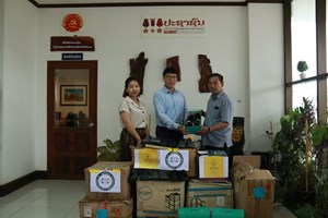 ບໍລິສັດ ໄບຣຊອຍສ ມອບເຄື່ອງຊ່ວຍເຫຼືອໃຫ້ນັກຮຽນເຂດຫ່າງໄກສອກຫຼີກ