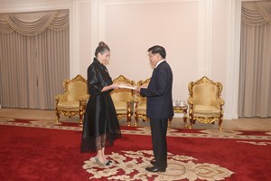 ປະທານປະເທດ ຮັບສານຕາຕັ້ງ ຈາກ ທູດຕ່າງປະເທດ ແລະ ມອບສານຕາຕັ້ງໃຫ້ທູດລາວໄປປະຈຳຢູ່ຕ່າງປະເທດ