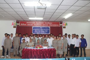 ໄຟຟ້າຫົງສາ ຖວາຍທຽນພັນສາ-ຜ້າອາບນໍ້າຝົນ ໃຫ້ວັດພາຍໃນເມືອງຫົງສາ