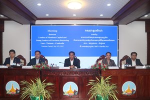 ເຈົ້າຄອງນະຄອນຫຼວງວຽງຈັນຕ້ອນຮັບຄະນະຝຶກອົບຮົບສຳລັບພະນັກງານໜຸ່ມ