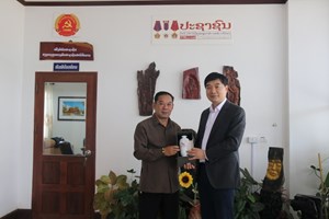 ໜັງສືພິມປະຊາຊົນ ຕ້ອນຮັບຫົວໜ້າສູນວັດທະນະທໍາຈີນປະຈໍາລາວ ຄົນໃໝ່