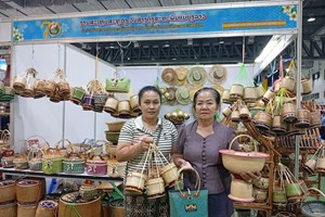 ເຄື່ອງຫັດຖະກຳລາວ ໄດ້ຮັບຄວາມນິຍົມຈາກສັງຄົມເປັນຢ່າງດີ