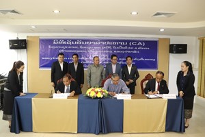 ເຊັນສັນຍາສໍາປະທານໂຄງການປູກກາເຟ, ຖົ່ວລຽນ ແລະ ບູເບີຣີ ຢູ່ບ້ານໜອງ