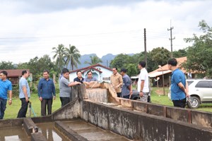 ເຈົ້າແຂວງຄຳມ່ວນ ລົງຕິດຕາມບັນດາບໍລິສັດທີ່ລົງທຶນຢູ່ພາຍໃນແຂວງ