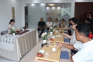 ຊາສູ່ຄວາມປອງດອງສຳຜັດວັດທະນະທໍາການຊົງຊາ ແລະ ຊິມຊາຈີນ