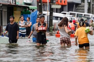 ຟີລິບປິນ ປະສົບກັບໄພນໍ້າຖ້ວມ ປະຊາຊົນຫຼາຍສິບພັນຄົນຕ້ອງຍົກຍ້າຍອອກຈາກເຮືອນ