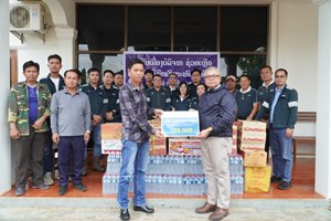 ບໍລິສັດໄຟຟ້າຫົງສາ ຈຳກັດ ມອບເຄື່ອງຊ່ວຍເຫຼືອໄພພິບັດນໍ້າຖ້ວມ ຢູ່ເມືອງເງິນ