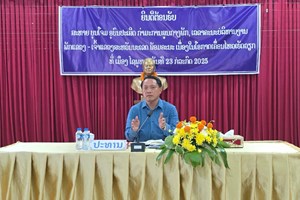 ສະຫາຍເລຂາພັກແຂວງສະຫວັນນະເຂດ ພົບປະໂອ້ລົມພະນັກງານຫຼັກແຫຼ່ງເມືອງໄຊພູທອງ