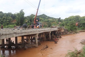 ການນໍາຂັ້ນສູງເມືອງເງິນ ສືບຕໍ່ຊຸກຍູ້ໃຫ້ກຳລັງໃຈອາສະໝັກ ທີລົງຊ່ວຍເຫຼືອຟື້ນຟູຫຼັງໄພພິບັດ