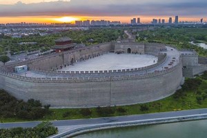 ປົກ​ປັກ​ຮັກ​ສາ​ ເມືອງ​ບູ​ຮານ​ທີ່​ມີ​ຄວາມ​ຊົງ​ຈຳ  ​ຫ່າງ​ຈາກ​ນະ​ຄອນ​ຫຼວງ​ປັກ​ກິ່ງ​ໄປ​ທາງທິດ​ຕາ​ເວັນ​ຕົກ​ສ່ຽງ​ໃຕ້ ​ປະ​ມານ 300 ກິ​ໂລ​ແມັດ ​ມີ​ເມືອງ​ບູ​ຮານ​ແຫ່ງ​ໜຶ່ງ​ຄືເມືອງ​ເຈີ້ງ​ຕິ້ງ ແຂວງ​ເຫີ​ເປີຍຈີນ.