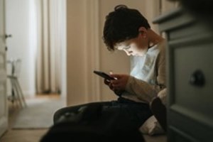 ເດັກນ້ອຍທີ່ຕິດໜ້າຈໍ ສ່ຽງຕໍ່ໂຣກຫົວໃຈ - ລະບົບເຜົາຜານ ຫຼາຍກວ່າຜູ້ໃຫຍ່