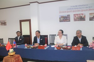 ຄະນະຜູ້ແທນສຳນັກຂ່າວກວາງຊີ ສປ ຈີນ ຢ້ຽມຢາມ ໜັງສືພິມ ປະຊາຊົນ